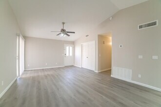 7522 W Kerry Ln in Glendale, AZ - Building Photo - Building Photo