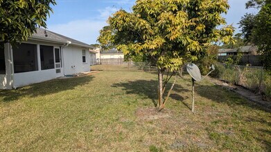 444 Vin Rose Cir SE in Palm Bay, FL - Foto de edificio - Building Photo
