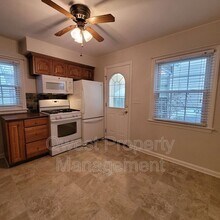 2220 Monroe Ave NW in Grand Rapids, MI - Building Photo - Building Photo