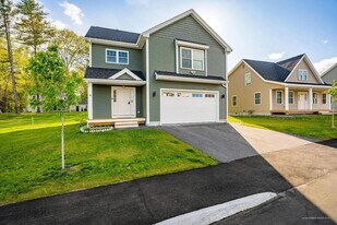 36 Belvedere Dr in Windham, ME - Building Photo