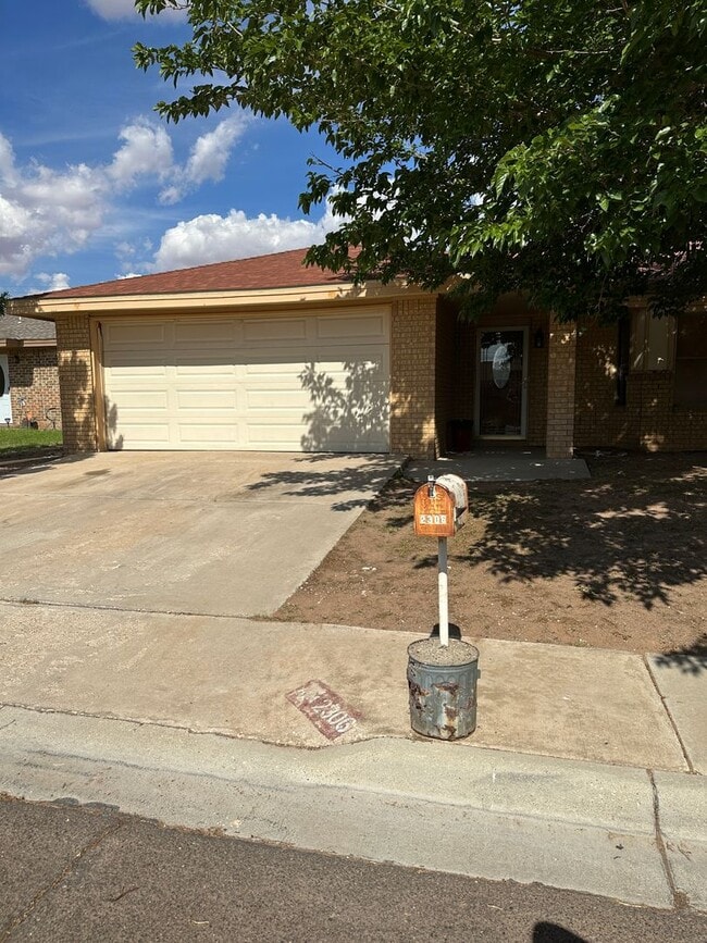 property at 2306 N Thomas Dr