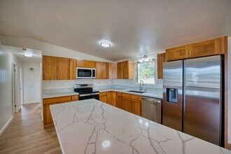 1770b Kilauea Ave in Hilo, HI - Building Photo - Building Photo