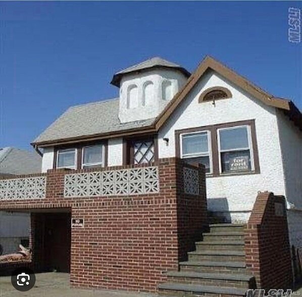 property at 27 Illinois Ave