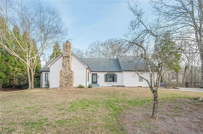 property at 4562 Columns Dr SE