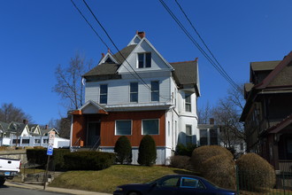 90 Willow St in Waterbury, CT - Building Photo - Building Photo