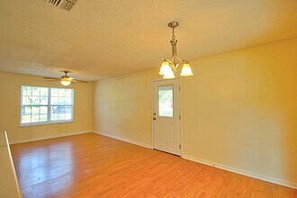 1080 Ricade Dr in Hinesville, GA - Building Photo - Building Photo