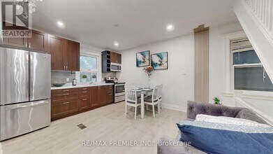 454 Gerrard St E in Toronto, ON - Building Photo - Building Photo