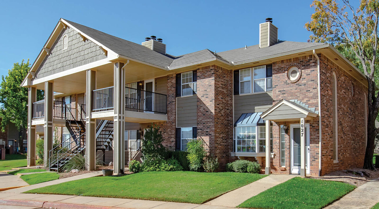 Peach Tree Village in Mustang, OK - Building Photo