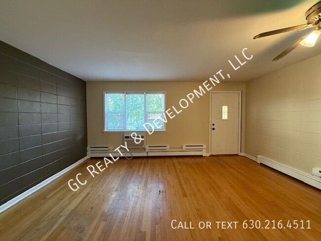 253 Uteg St in Crystal Lake, IL - Building Photo - Building Photo
