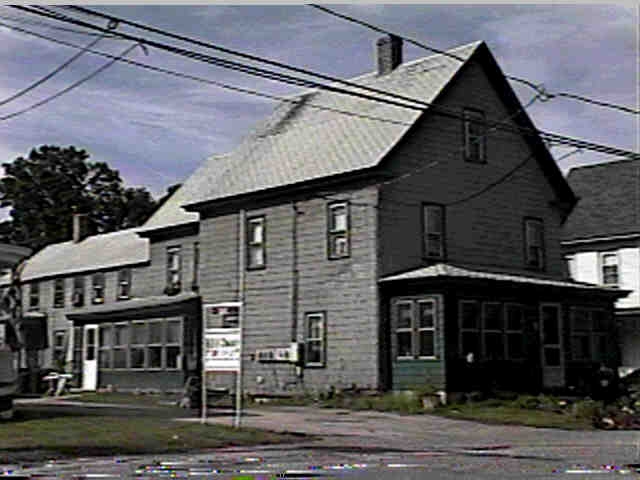 12 Epping St in Raymond, NH - Building Photo