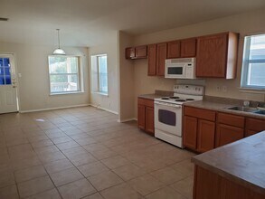 671 Rattler Bluff in San Antonio, TX - Building Photo - Building Photo