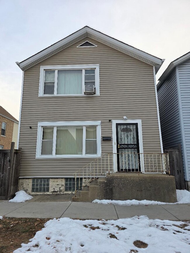 property at 1712 W 33rd Pl