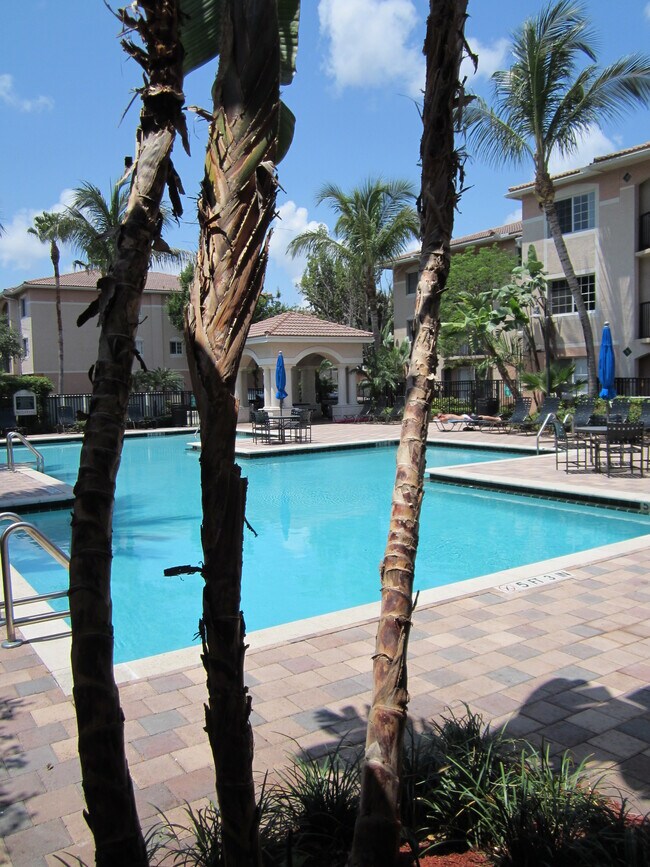 2015 SE 10th Ave, Unit 129 in Fort Lauderdale, FL - Foto de edificio - Building Photo