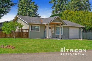 15510 12th Ave E in Tacoma, WA - Building Photo