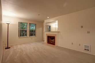 2740 118th Ave SE in Bellevue, WA - Building Photo - Building Photo