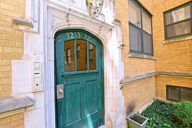 property at 7213 S Yates Blvd