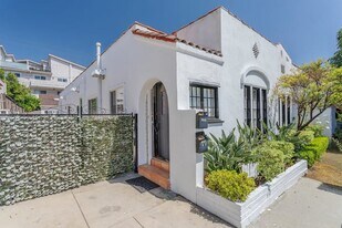 1020 Havenhurst Dr, Unit 1020 in West Hollywood, CA - Building Photo