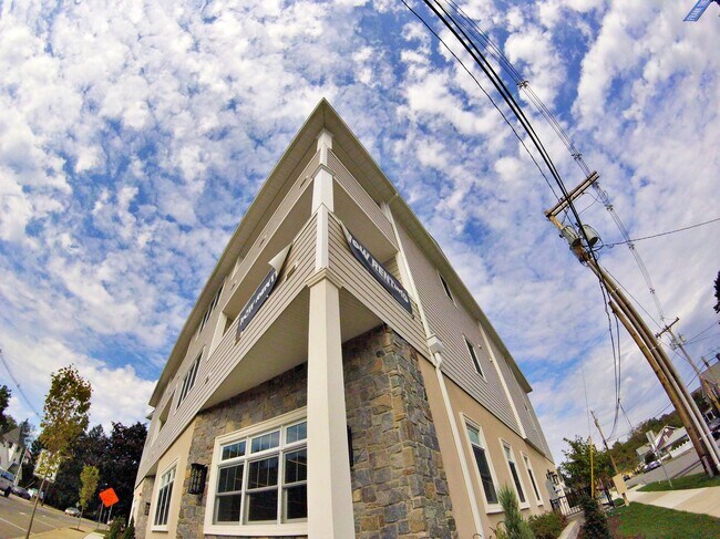 62 Main St, Unit 5 in Bloomingdale, NJ - Building Photo - Building Photo