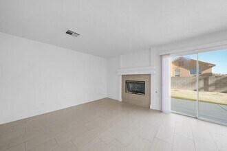 2316 Pine Bluff Ct in Las Vegas, NV - Building Photo - Building Photo