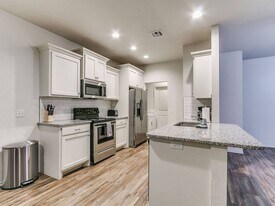 436 Chalk Hill Ct in Edmond, OK - Building Photo