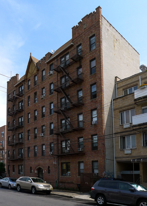 1745 E 16th St in Brooklyn, NY - Foto de edificio