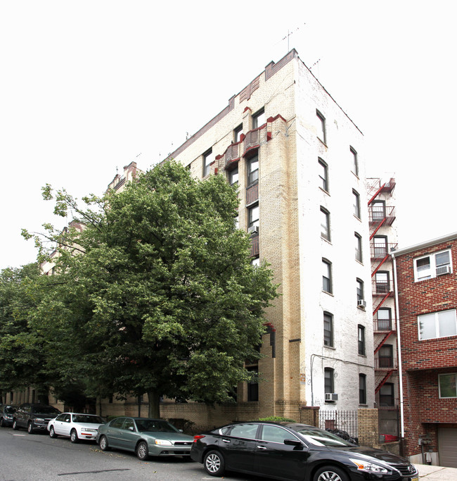 1411-1433 W 4th St in Brooklyn, NY - Foto de edificio - Building Photo