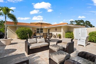 327 Avenida Milano in Siesta Key, FL - Building Photo - Building Photo