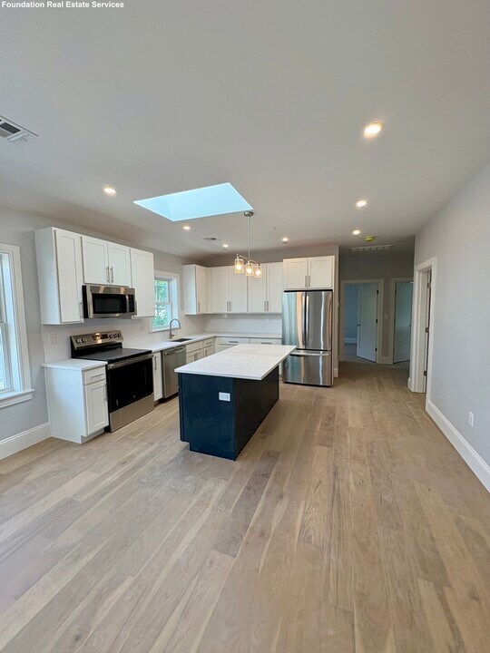 51 Fairbanks St, Unit 3 in Boston, MA - Building Photo