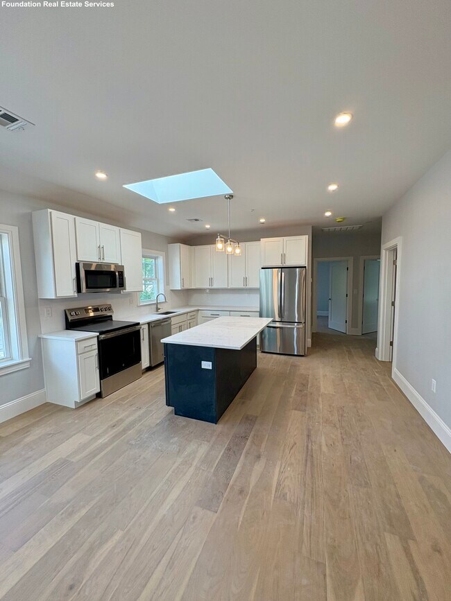 51 Fairbanks St, Unit 3