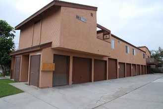 2501 Florida St in Huntington Beach, CA - Building Photo - Building Photo