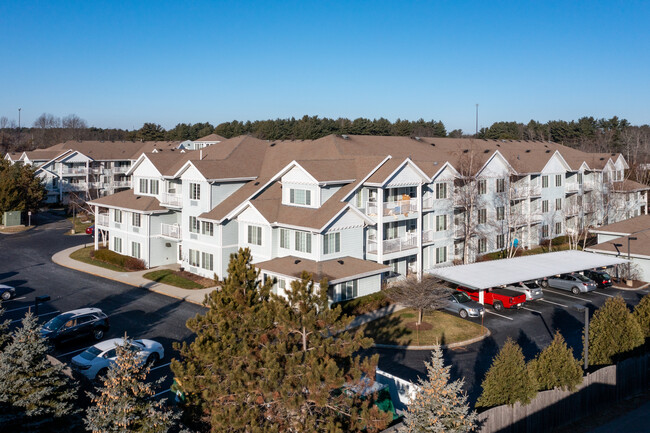 Holiday Kittery Estates in Kittery, ME - Foto de edificio - Primary Photo