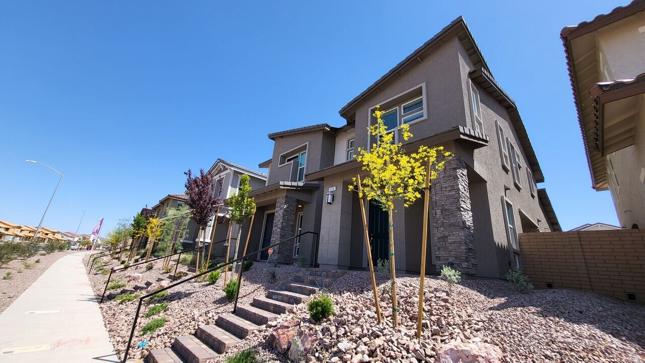 528 Celebratory Pl in Henderson, NV - Building Photo