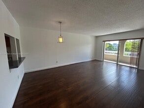 7850 Camino Real, Unit O-318 in Miami, FL - Building Photo - Building Photo