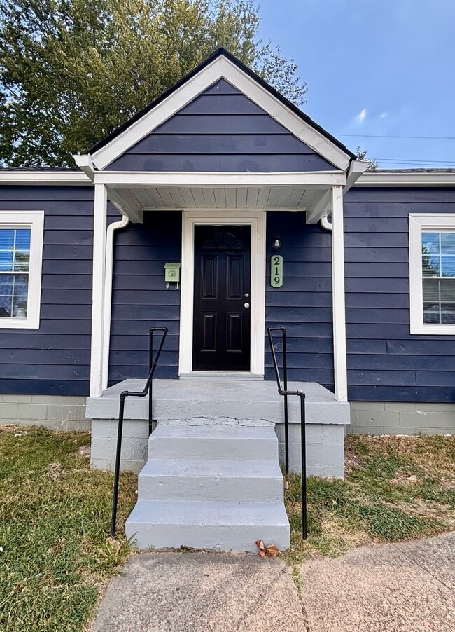 property at 219 N 32nd St