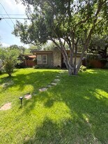 11002 Lakeside Dr in Jonestown, TX - Building Photo