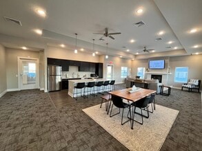 Victory Village on Lakeview in North Platte, NE - Foto de edificio - Building Photo