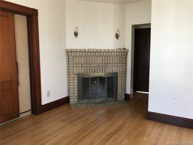 237 Liberty St-Unit -1 in Meriden, CT - Building Photo - Building Photo