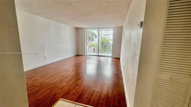 494 NW 165th St in Miami, FL - Building Photo - Building Photo