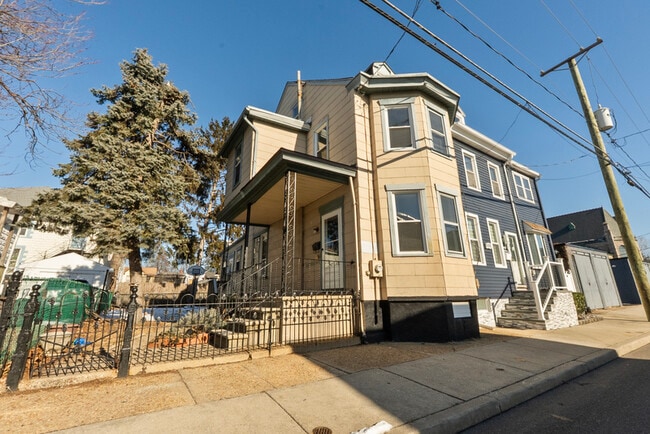 property at 407 Somerset St