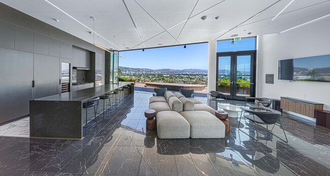 6401 Wilshire Blvd in Los Angeles, CA - Building Photo - Building Photo