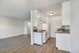 529 Montana Ave in Santa Monica, CA - Building Photo - Building Photo