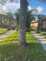 2011 NE 167th St in North Miami Beach, FL - Building Photo