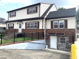 700 Louis Ave in Linden, NJ - Building Photo