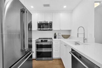 2107 SE 10th Ave in Fort Lauderdale, FL - Building Photo - Building Photo