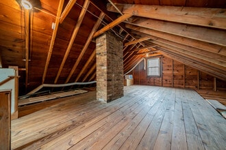 1200 Brentwood Rd in Cleveland Heights, OH - Foto de edificio - Building Photo