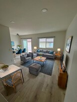 17422 Keelson Ln in Huntington Beach, CA - Building Photo