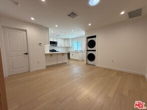 5759 Lemp Ave in Los Angeles, CA - Building Photo - Building Photo