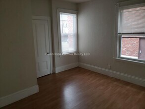 16 Webster Ave, Unit 3 in Somerville, MA - Foto de edificio - Building Photo