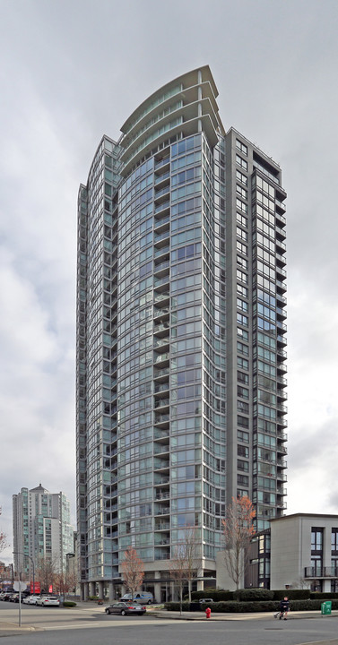 Azura I in Vancouver, BC - Building Photo