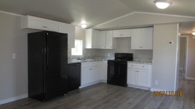 6135 Robin Rd in Crestview, FL - Building Photo - Building Photo